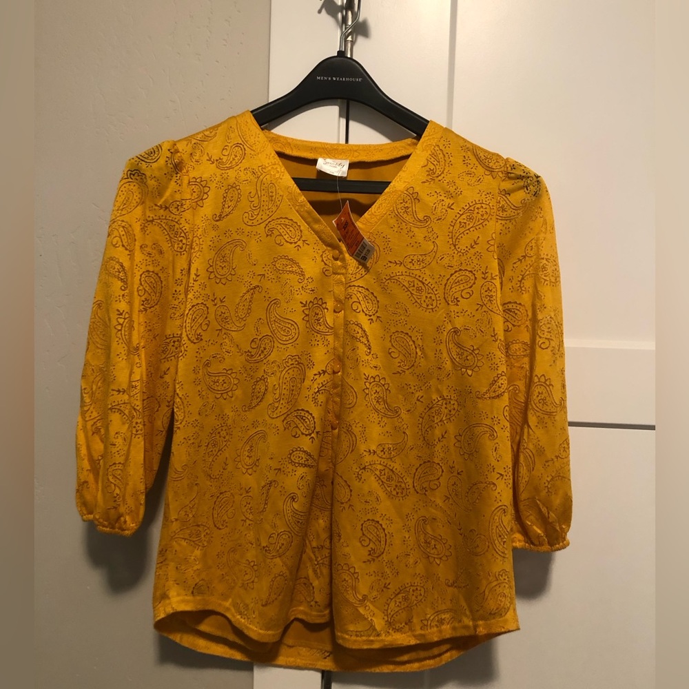 Fun yellow/orange half sleeve shirt, cool designs